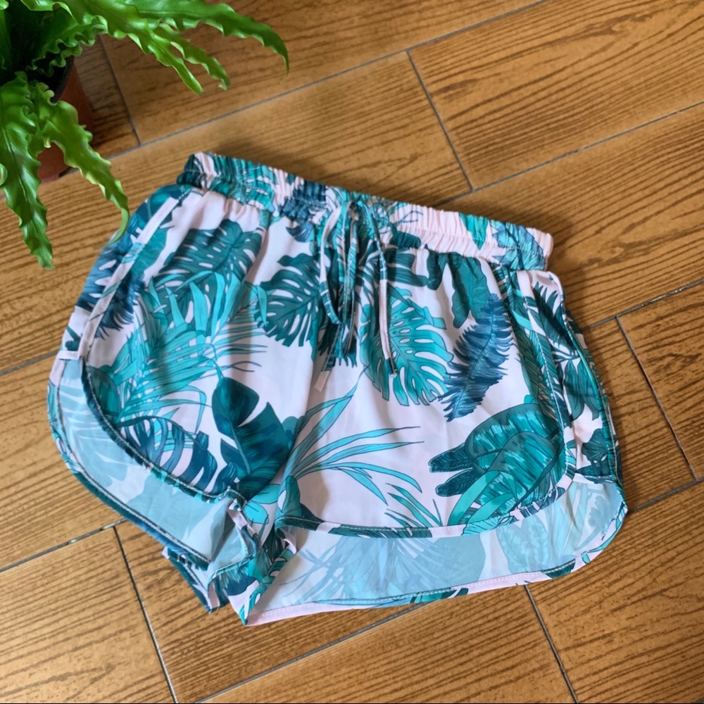 Soft leaf shorts